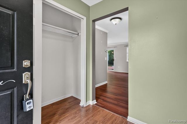 8589 Barrington Drive, Ypsilanti, MI 48198
