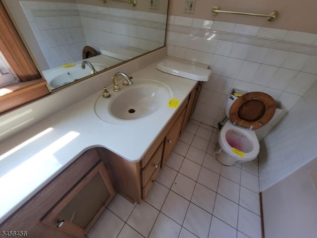 4 Vale St, Edison Twp., NJ 08817