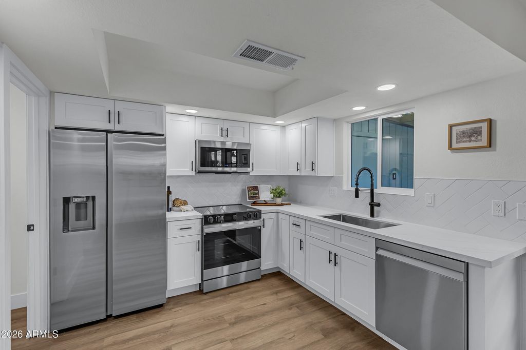 Image 1 of property listing at 610 E MONTEBELLO Avenue 41, Phoenix, AZ 85012