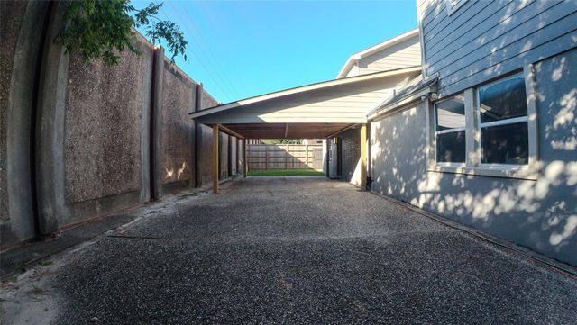 10326 Meadow Lake Ln Lane, Houston, TX 77042