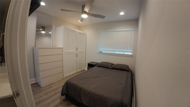 10326 Meadow Lake Ln Lane, Houston, TX 77042