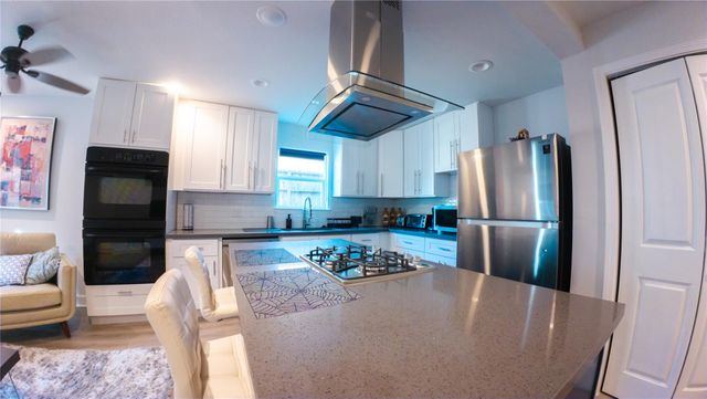 10326 Meadow Lake Ln Lane, Houston, TX 77042