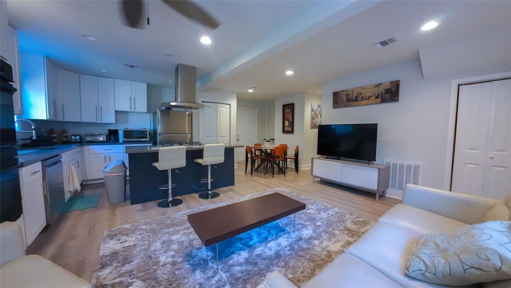 10326 Meadow Lake Ln Lane, Houston, TX 77042