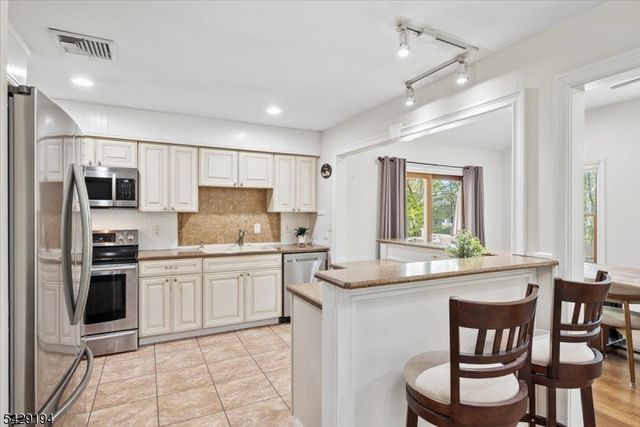 11 Knoll Dr, Denville Twp., NJ 07866