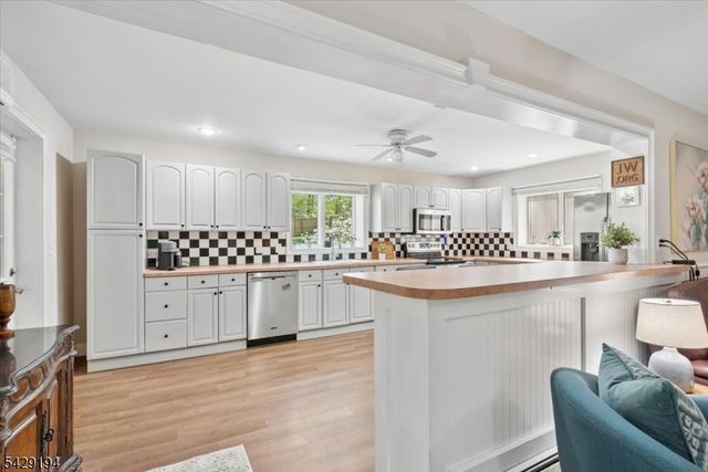 11 Knoll Dr, Denville Twp., NJ 07866