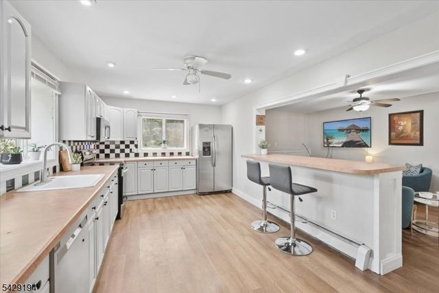 11 Knoll Dr, Denville Twp., NJ 07866