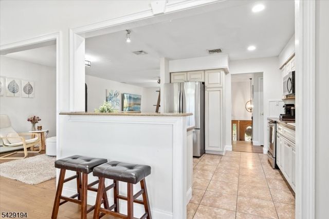 11 Knoll Dr, Denville Twp., NJ 07866