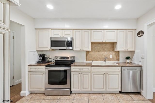 11 Knoll Dr, Denville Twp., NJ 07866