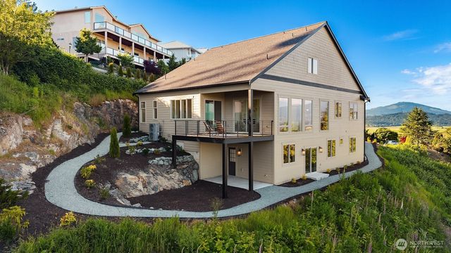 1030 Tinas Coma Drive, Burlington, WA 98233