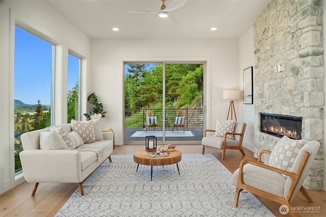 1030 Tinas Coma Drive, Burlington, WA 98233