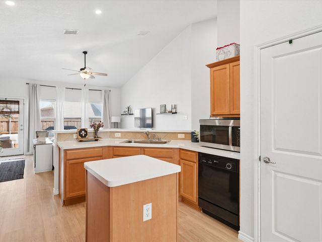 6527 Portside Ridge Lane, Dallas, TX 75249