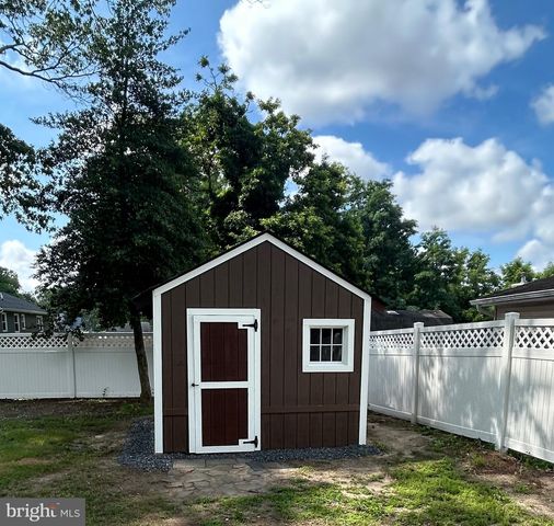 109 CORAL AVE, Mount Laurel, NJ 08054