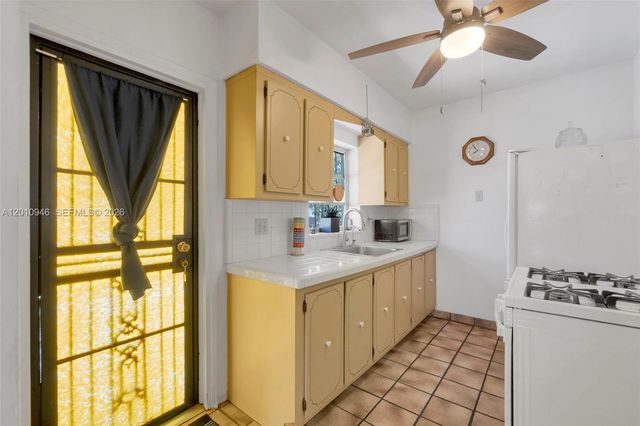 167 W 34th St, Hialeah, FL 33012