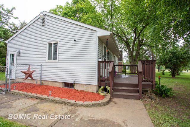 8510 N Genesee Road, Mount Morris, MI 48458