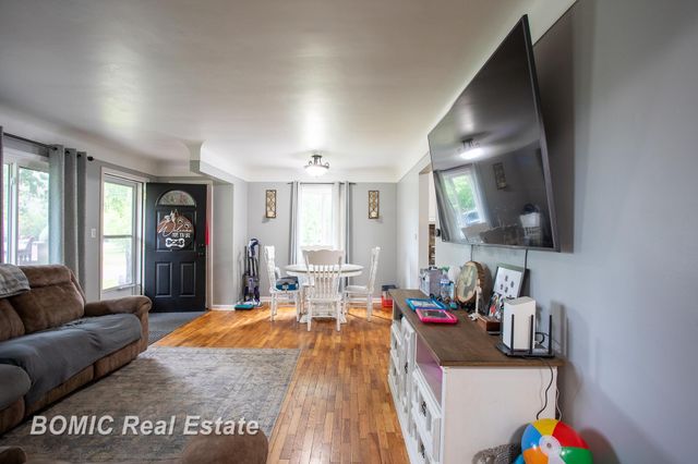 8510 N Genesee Road, Mount Morris, MI 48458