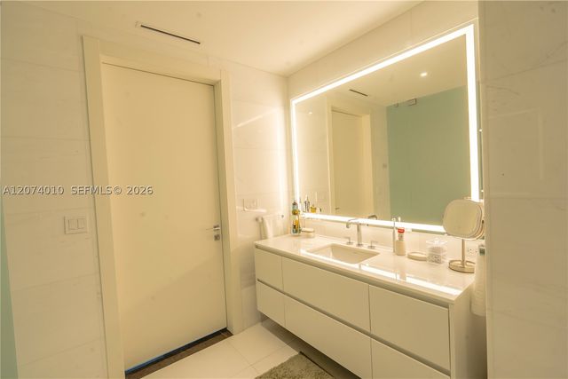 300 Biscayne Boulevard Way 3109W, Miami, FL 33131