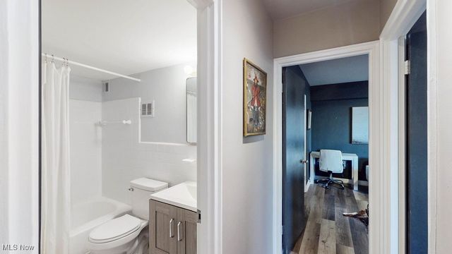 11820 Edgewater Drive 110, Lakewood, OH 44107