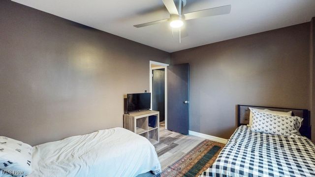 11820 Edgewater Drive 110, Lakewood, OH 44107