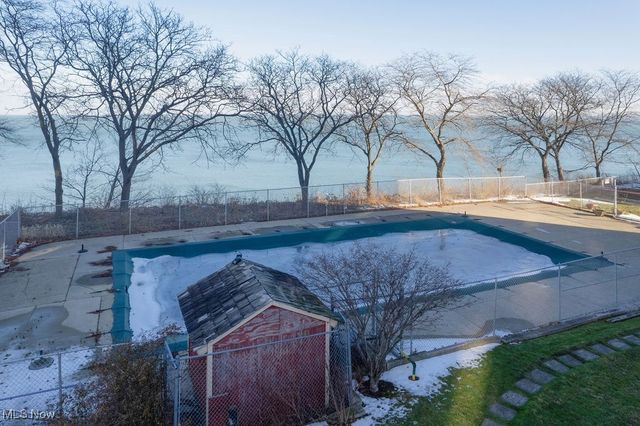 11820 Edgewater Drive 110, Lakewood, OH 44107