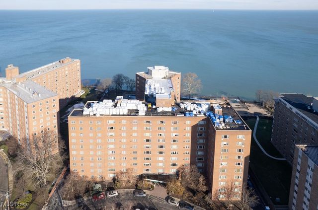 11820 Edgewater Drive 110, Lakewood, OH 44107