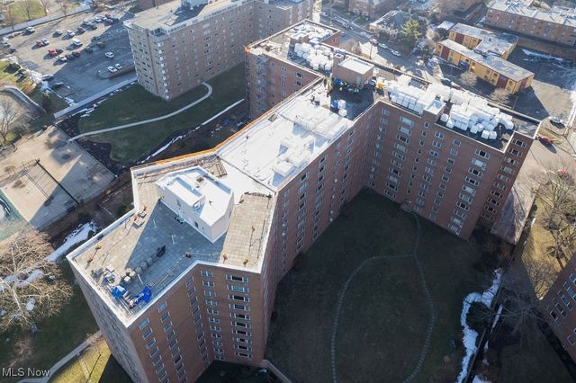 11820 Edgewater Drive 110, Lakewood, OH 44107