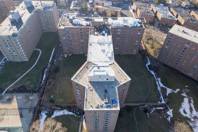 11820 Edgewater Drive 110, Lakewood, OH 44107