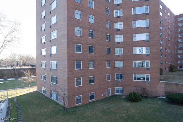 11820 Edgewater Drive 110, Lakewood, OH 44107