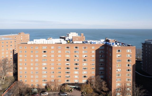 11820 Edgewater Drive 110, Lakewood, OH 44107