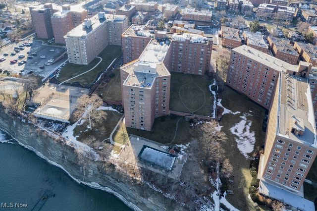 11820 Edgewater Drive 110, Lakewood, OH 44107