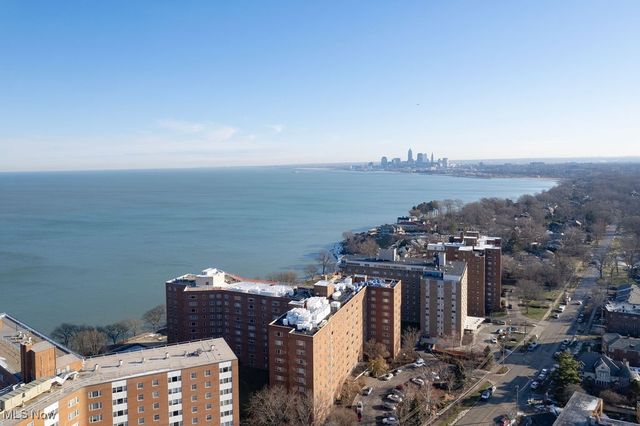 11820 Edgewater Drive 110, Lakewood, OH 44107