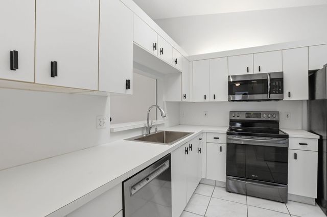 18 Sausalito Drive, Boynton Beach, FL 33436