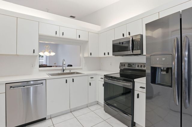 18 Sausalito Drive, Boynton Beach, FL 33436