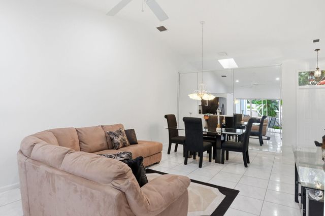 18 Sausalito Drive, Boynton Beach, FL 33436