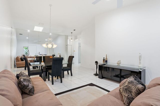 18 Sausalito Drive, Boynton Beach, FL 33436