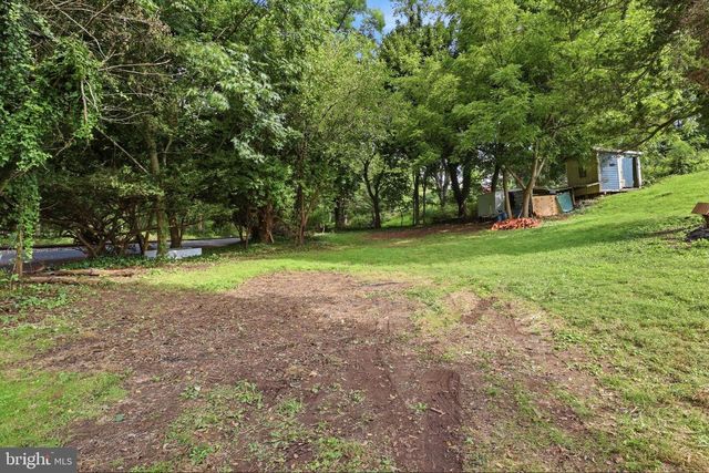 1 PLEASANT AVE, New Freedom, PA 17349