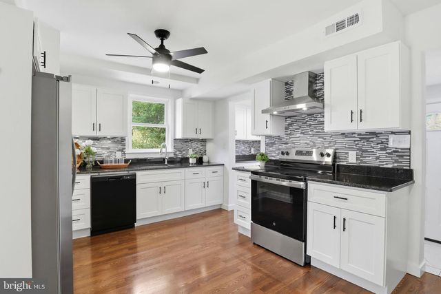 1 PLEASANT AVE, New Freedom, PA 17349