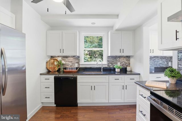 1 PLEASANT AVE, New Freedom, PA 17349