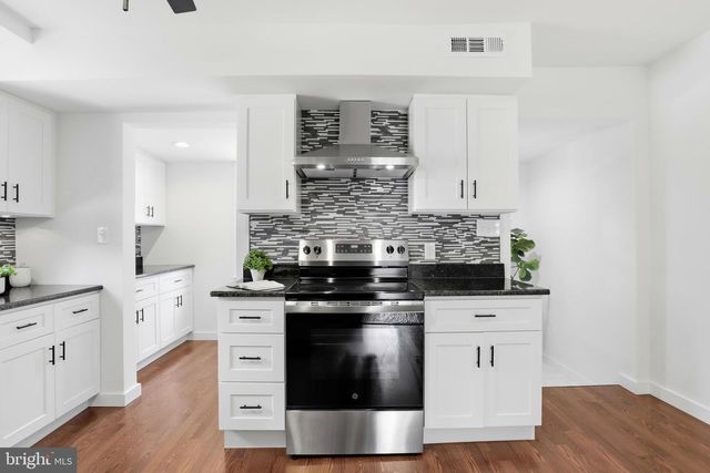 1 PLEASANT AVE, New Freedom, PA 17349