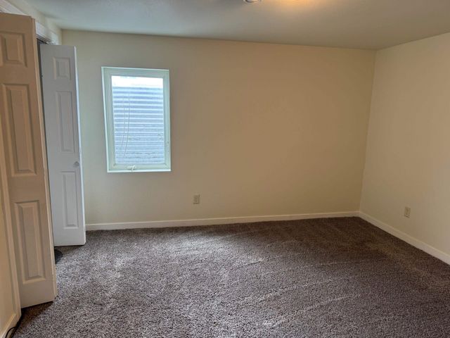 200 18th St NW, Minot, ND 58703