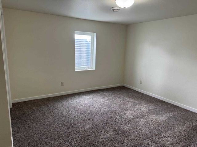 200 18th St NW, Minot, ND 58703