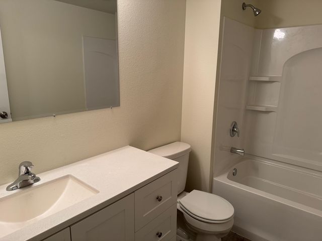 200 18th St NW, Minot, ND 58703