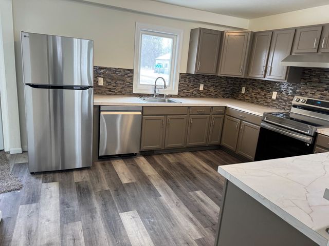 200 18th St NW, Minot, ND 58703