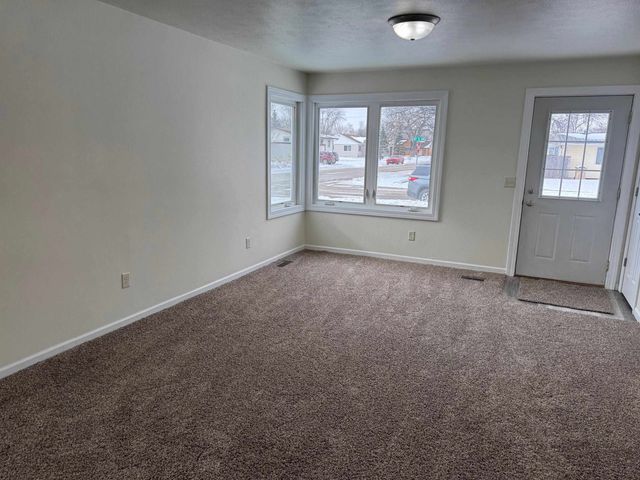 200 18th St NW, Minot, ND 58703