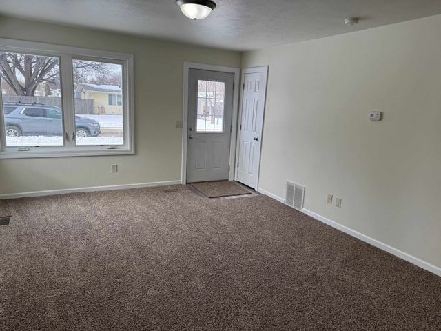 200 18th St NW, Minot, ND 58703