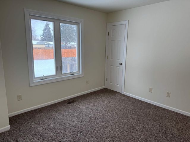 200 18th St NW, Minot, ND 58703