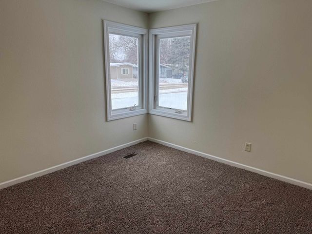 200 18th St NW, Minot, ND 58703