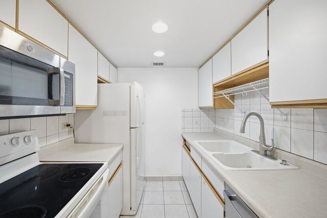 4618 River Road 1D, Schiller Park, IL 60176