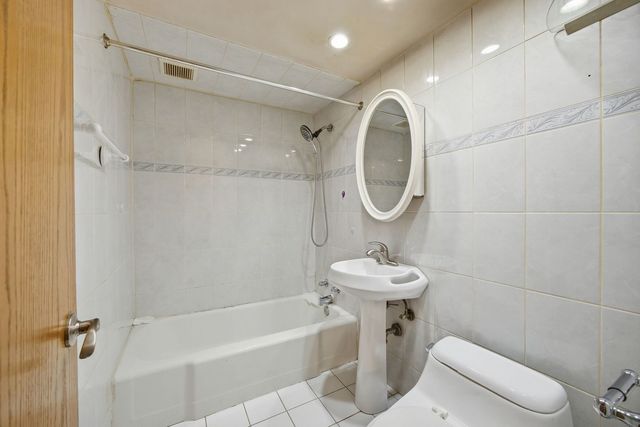 4618 River Road 1D, Schiller Park, IL 60176