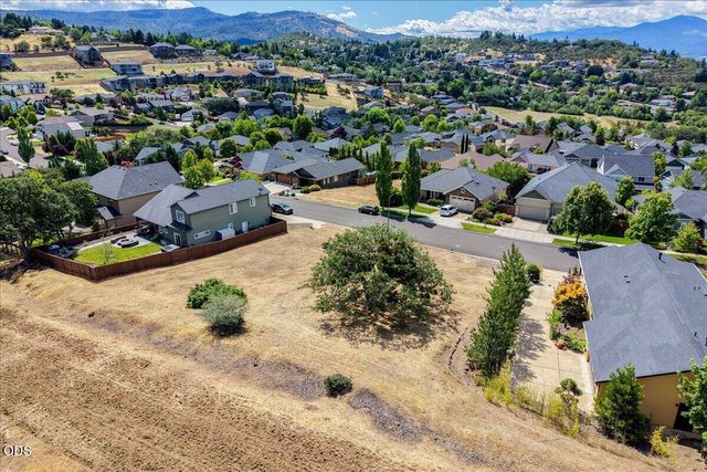 4359 Vista Pointe Drive, Medford, OR 97504