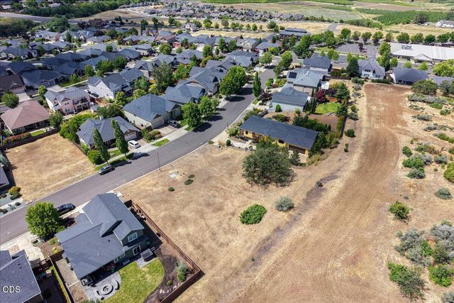 4359 Vista Pointe Drive, Medford, OR 97504